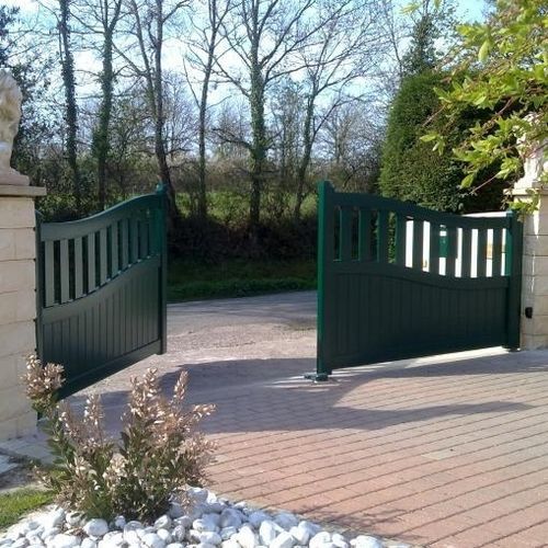 Portail battant - Semi-jointifs - GYT - droit / en aluminium / à lames