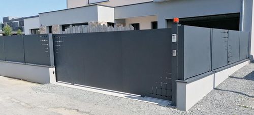 Portail coulissant - Ambellya - GYT - droit / en aluminium / à panneau
