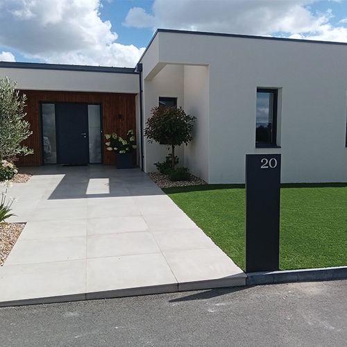 Totem signalétique - Ambellya Num&eacute;ro - GYT - en aluminium