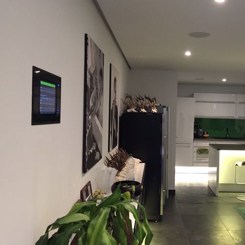 Écran tactile pour système domotique - FIXDOCK - iRoom Gmbh - pour sécurité / mural / encastrable