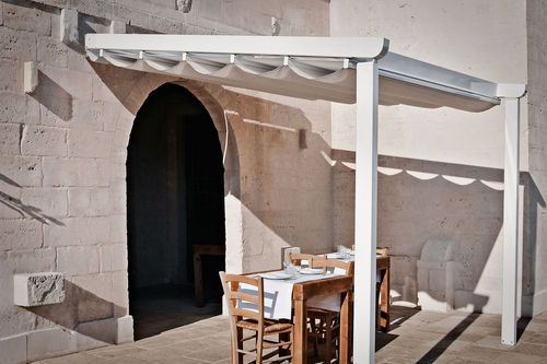 Pergola adossée - PARTERRE : SANREMO LIGHT - Frigerio Living - en aluminium / en PVC