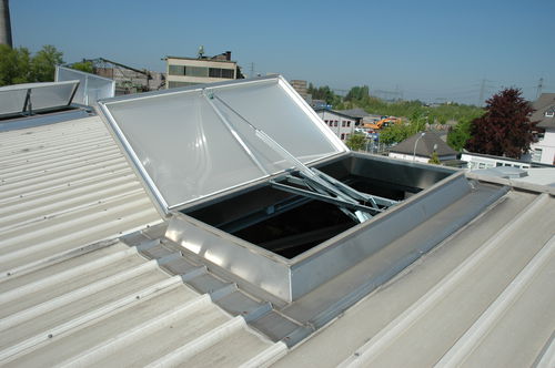 Trappe de désenfumage acier - MEGALUX SHEV SYSTEM - Van Deudekom Plastics BV - dispositif d'évacuation des fumées et de la chaleur