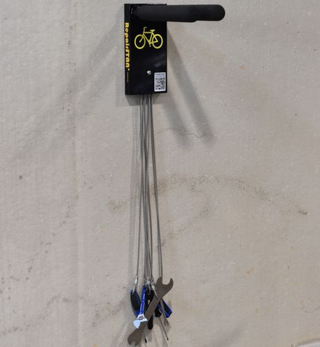 Station de réparation de vélos en acier galvanisé - BRS-WM - Madrax - avec kit d'outils / pour espace public