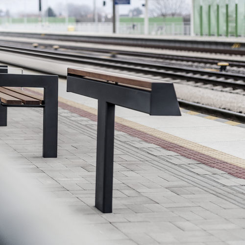 Banc assis-debout - LVK510 - egoé - contemporain / en bois massif / en acier