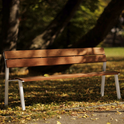 Banc public contemporain - Cora LCA150 - egoé - en bois massif / en acier / avec dossier