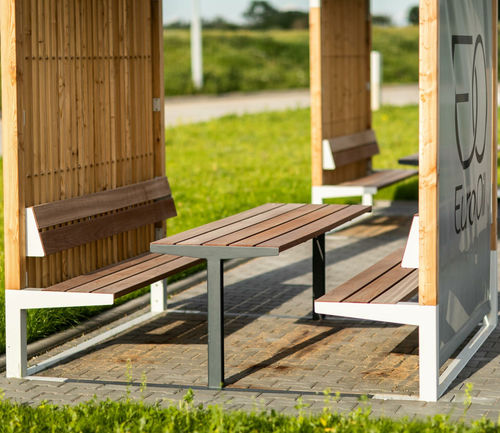 Table de pique-nique contemporaine - U4-632 - egoé - en bois massif / en bois huilé / avec piètement en acier thermolaqué