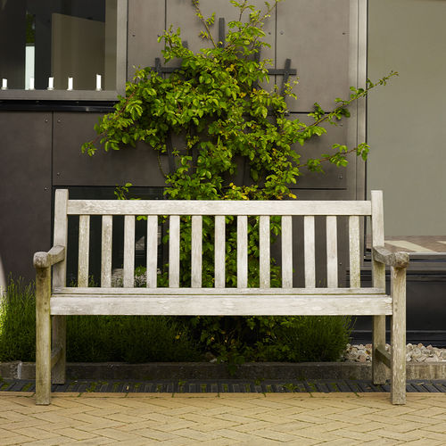 Banc de jardin contemporain - SKAGERAK - ENGLAND - Paustian - en teck / avec dossier / avec accoudoirs