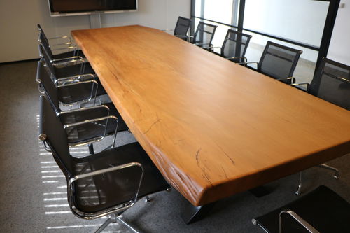 Table de conférence contemporaine - KAURI - Unik - en bois massif / en bois laqué / en bois de feuillus