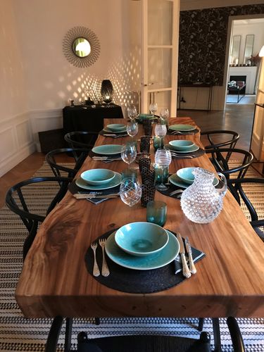 Table à manger contemporaine - SUAR - Unik - en noyer / en bois massif / en bois laqué