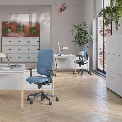 Chaise de bureau contemporaine - UTILA - Nowy Styl - d'intérieur / en résille / avec piètement en métal