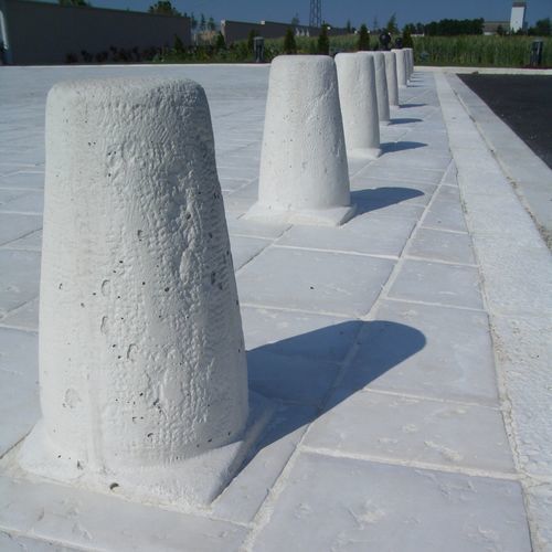 Borne décorative - BORNE TRONCONIQUE 1 H57 - REPLIK - en béton / de pierre