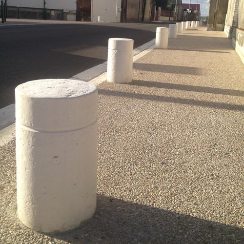 Borne piétonne - BORNE DROITE 4 H42 - REPLIK - décorative / en pierre / pour espace public