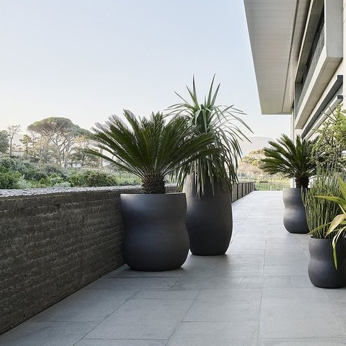 Pot de jardin en béton - Pebble  - Indigenus - de sol / rond / professionnel