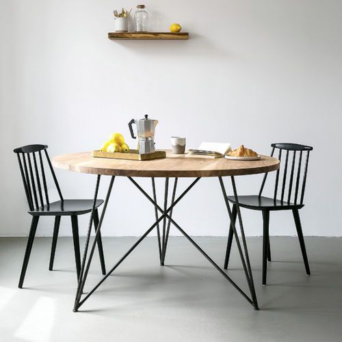 Table à manger contemporaine - NUTSANDWOODS - en chêne / en acier / ronde
