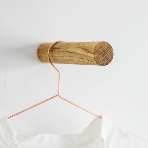 Patère contemporaine - NUTSANDWOODS - en chêne / individuelle