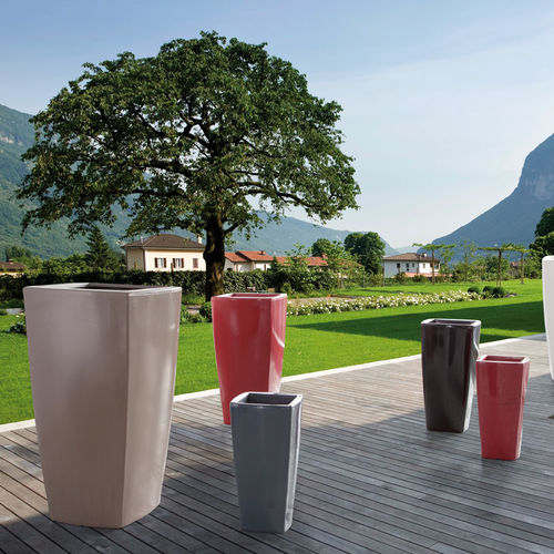 Pot de jardin en polyéthylène rotomoulé - TEVIA V - Degardo GmbH - conique / carré / pour espace public
