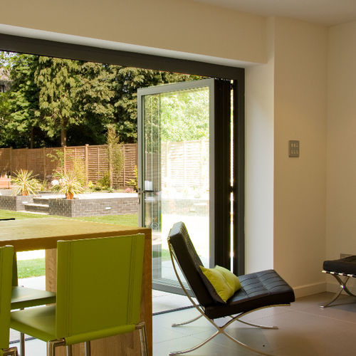 Baie vitrée pliante - AIRCLOS Aluminium Systems - aluminium / à double vitrage / résistante au vent