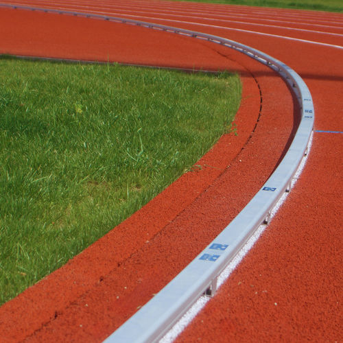 Bordure de piste d'athletisme en aluminium - A.98.00-0 - LAUSIN Y VICENTE S.L. - certifiée World Athletics