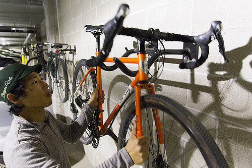 Range-vélo mural - Dero - d'intérieur / en acier / professionnel