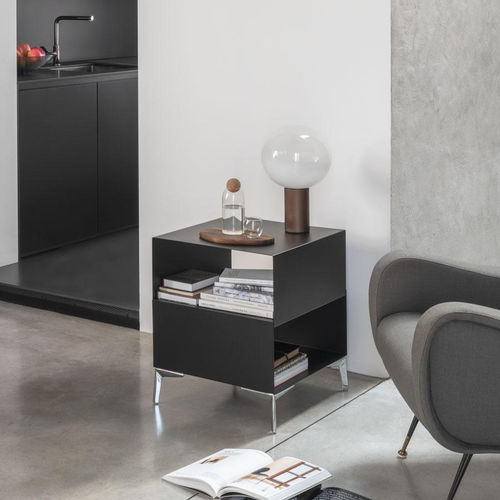 Table d'appoint contemporaine - CUBE - pezzani home collection - en stratifié / avec piètement en acier peint / carrée