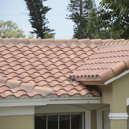 Tuile à emboitement - SANIBEL : SAN ANTONIO BLEND - Crown Roof Tiles - en béton / double / rouge