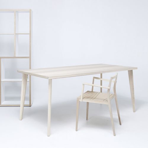 Table contemporaine - QUATTRO - MINT Furniture - en chêne / en bois massif / en frêne