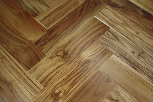 Parquet contrecollé - DECK HERRINGBONE: TEAK NATURAL - TEKA Parquet - en teck / point de Hongrie / huilé