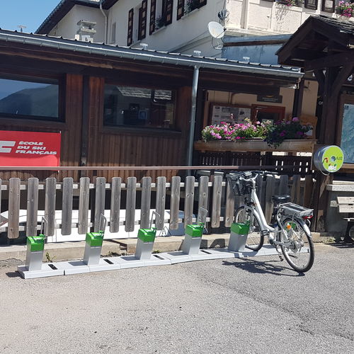 station de recharge pour vélos électriques - Clean Energy Planet