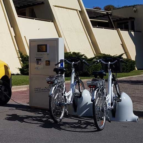Station de recharge pour voiture électrique - MOBI-HUB - Clean Energy Planet - pour vélos électriques