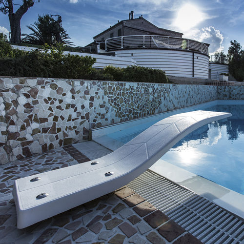 Plongeoir - marche piscine