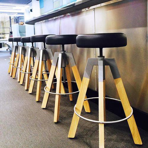 Tabouret de bar contemporain - SPIN : SN W H, SN W T - BEJOT SP. Z O.O. - en cuir / avec piètement en métal / avec piètement en chêne