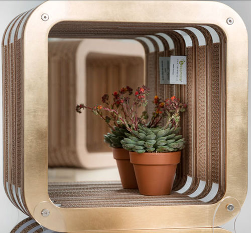 Miroir à poser - MORE REFLECTIONS - Lessmore - design original / carré / en carton
