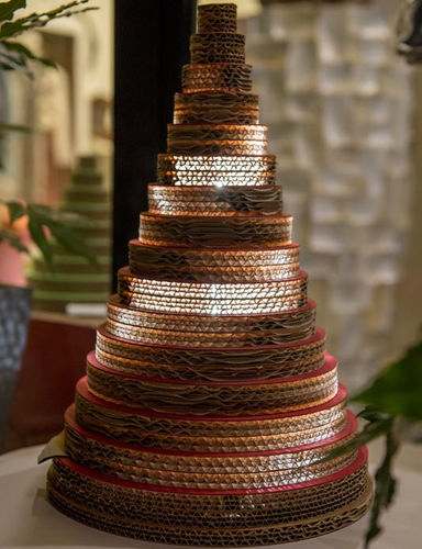 Sculpture en carton - CHRISTMAS TREE WITH LIGHTS - Lessmore - au sol