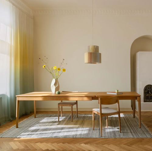 Table à manger contemporaine - DANTE - take me HOME. - en bois massif / en chêne / avec piètement en bois