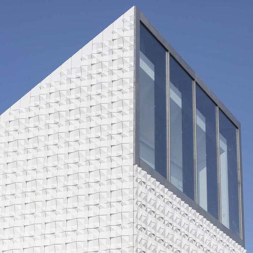 Bardage en céramique - RUPERT MAYER CHURCH, POING - m&r Manufaktur GmbH - 3D / aspect carrelage / design