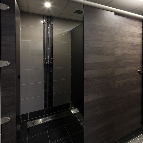 Cabine de douche stratifiée - FORTE - Washroom Washroom Limited - en inox / en aluminium / avec porte battante