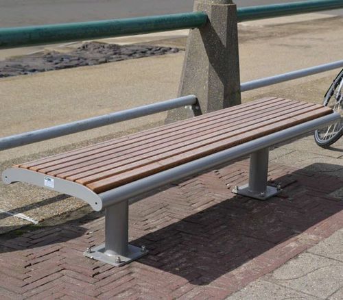 Banc public contemporain - CRUZADO - CROSO FRANCE - en bois exotique / en acier galvanisé / sans dossier