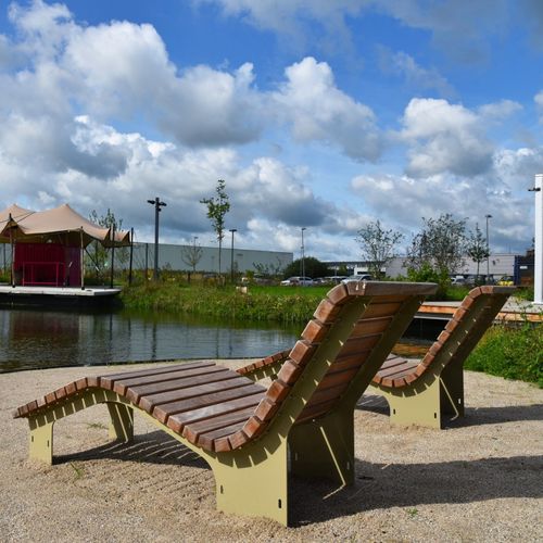 Bain de soleil contemporain - NOTARIS - CROSO FRANCE - en bois exotique / en acier galvanisé / pour espace public