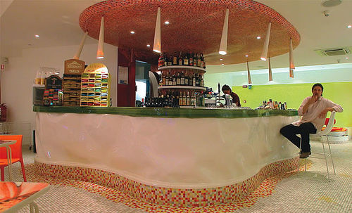 Comptoir de bar - BENETTON - LF ITALY - en céramique / en polyuréthane / courbé