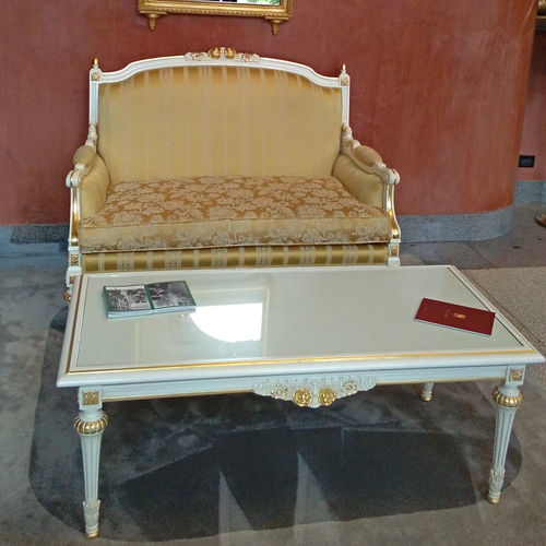 Table basse de style Louis XVI - IMPERO - ORSITALIA - en verre / en marbre / avec piètement en bois massif
