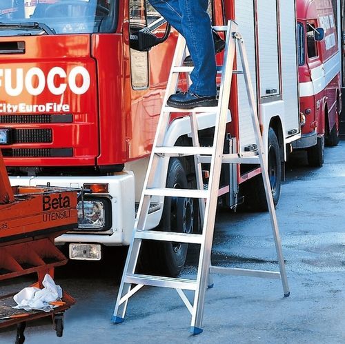 Échelle de travail - 6016 - Frigerio Carpenterie - à poser / pliante / en aluminium