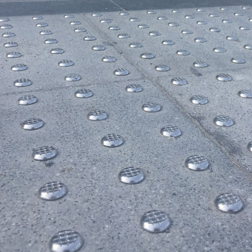 Clou podotactile en acier inox - CRISS-CROSS DEMARCATION - Kent Stainless - anti-skateboard / de dissuasion