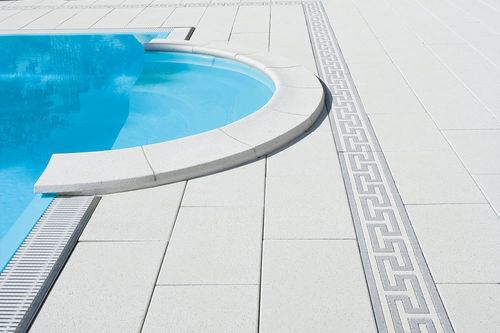 Margelle de piscine en béton - UHL