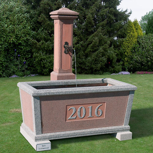 Fontaine de jardin - UHL - en béton / classique
