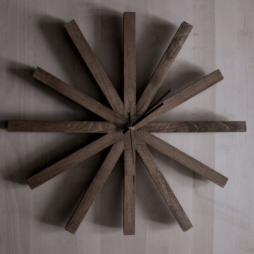 Horloge contemporaine - ARROWEND  - TEBIAN - murale / analogique / en bois