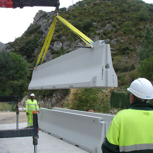 Glissière de sécurité en béton - PERMANENT - Prefabricados Alberdi - routière