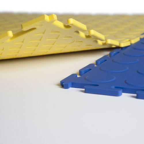 Revêtement de sol en PVC - R-TILE™ STUDDED INTERLOCKING - R-Tek Manufacturing - d'intérieur / pour aire de jeux / pour le tertiaire