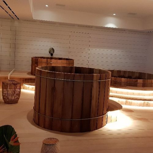 Spa hors-sol - AWD - AWD - rond / 4 places / en bois