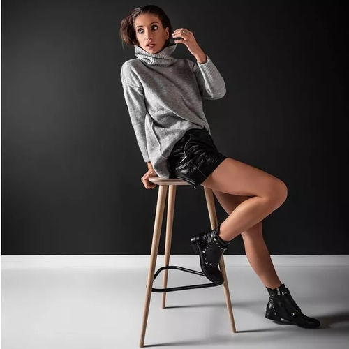 Tabouret de bar contemporain - Finn - Fameg - en tissu / avec piètement en bois / 3 pieds