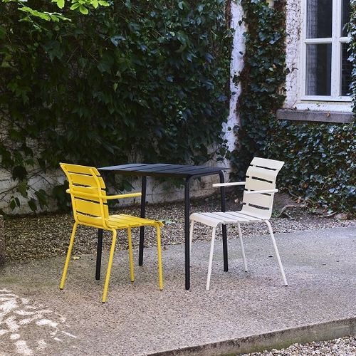 Chaise de jardin contemporaine - valerie_objects - d'extérieur / en bois / avec piètement en métal